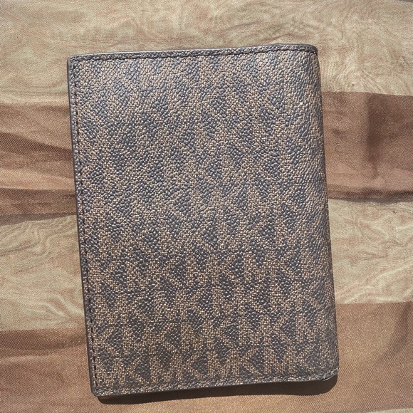 ❤️ Michael Kors brown tan wallet - Picture 2 of 4